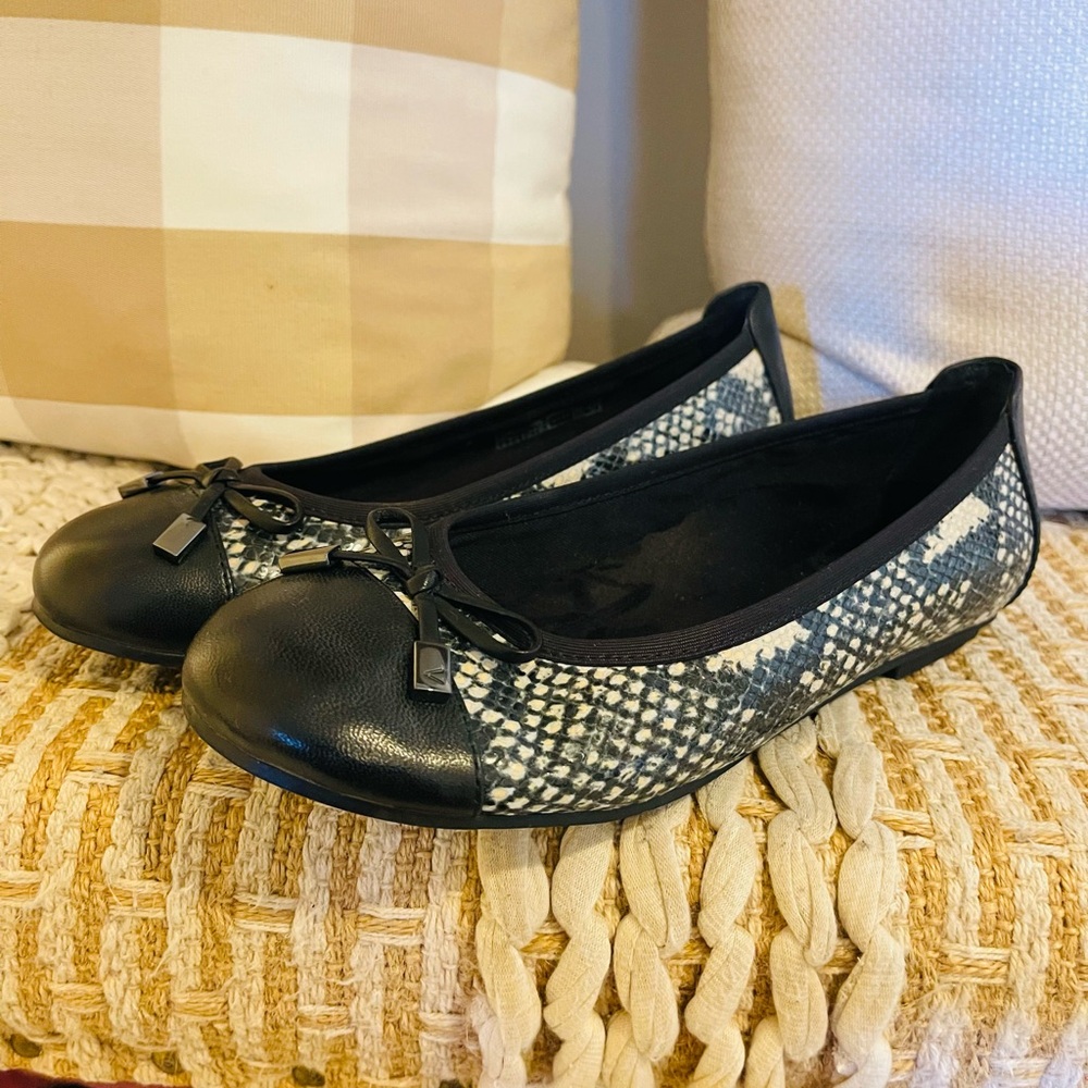 Women’s VIONIC Minna Boa Snake Print Black Leather Ballet Flats Shoes Size 6